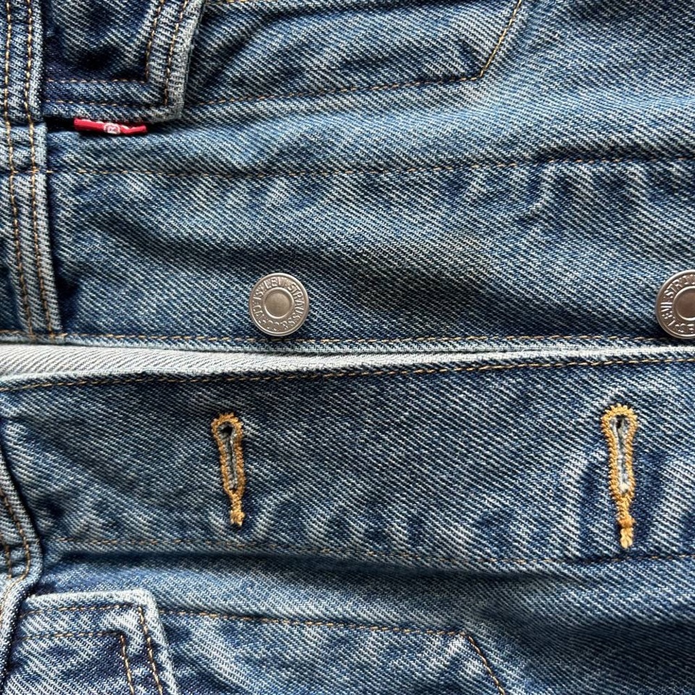 Levi's Classic Blue Denim Jacket - Picture 2 of 5